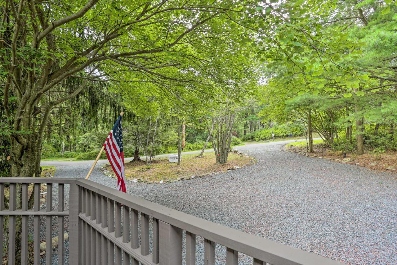 Serene Long Pond Home With Game Room And Beach Access! Exterior photo