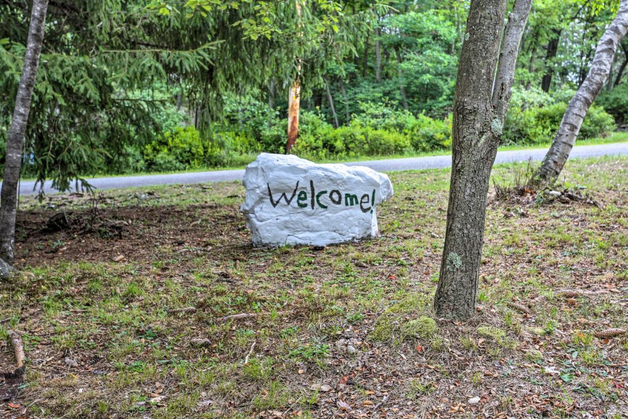Serene Long Pond Home With Game Room And Beach Access! Exterior photo